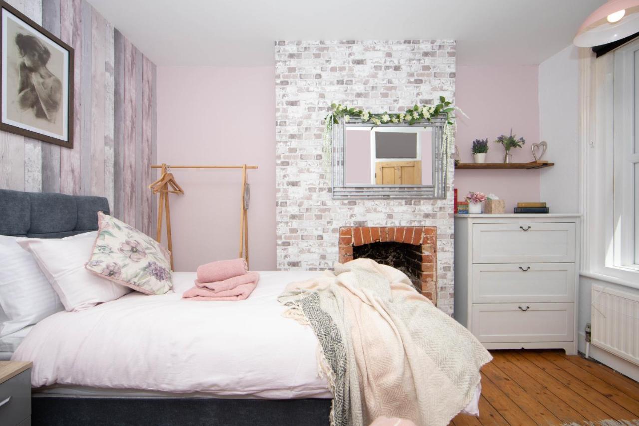 Cosy 3 Bedroom House - Private & Central - Ultra Wifi Canterbury Ngoại thất bức ảnh